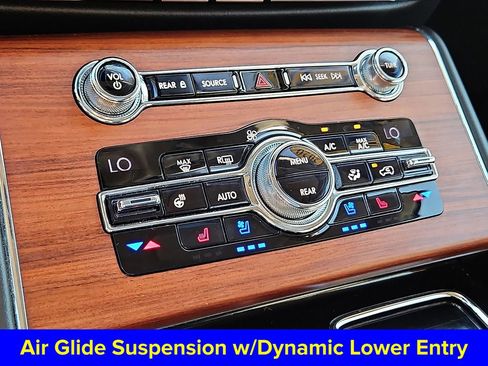 Used 2020 Lincoln Aviator Reserve w/ Equipment Group 202A image 18