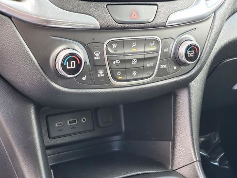 Used 2020 Chevrolet Equinox LT w/ Driver Convenience Package FWD image 16