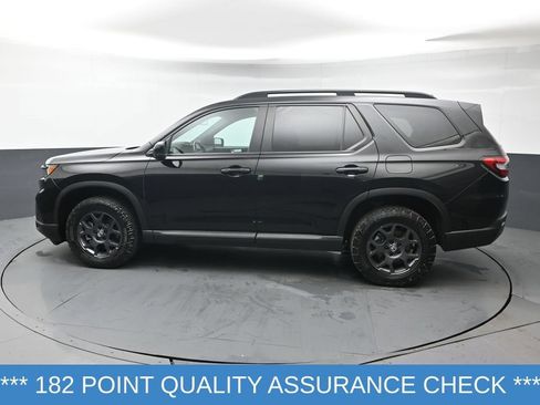 Certified 2023 Honda Pilot TrailSport image 3
