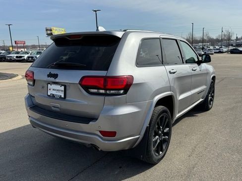 Used 2018 Jeep Grand Cherokee Altitude image 35