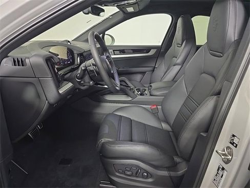 New 2026 Porsche Cayenne S image 5