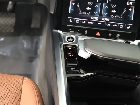 Used 2024 Audi Q8 e-tron Premium Plus w/ Premium Plus Package image 21