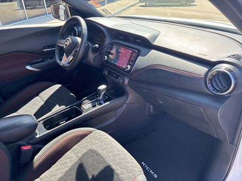 Used 2023 Nissan Kicks SR image 12