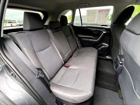 Used 2021 Toyota RAV4 LE AWD/4WD image 25