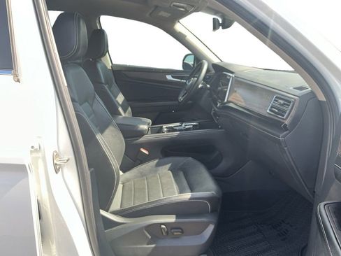 Used 2024 Volkswagen Atlas SEL AWD/4WD image 22