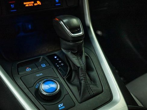 Used 2022 Toyota RAV4 Limited image 22