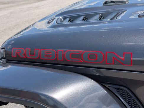 Used 2019 Jeep Wrangler Unlimited Rubicon w/ Dual Top Group image 23