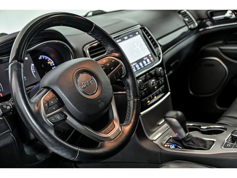 Used 2020 Jeep Grand Cherokee Overland AWD/4WD image 18