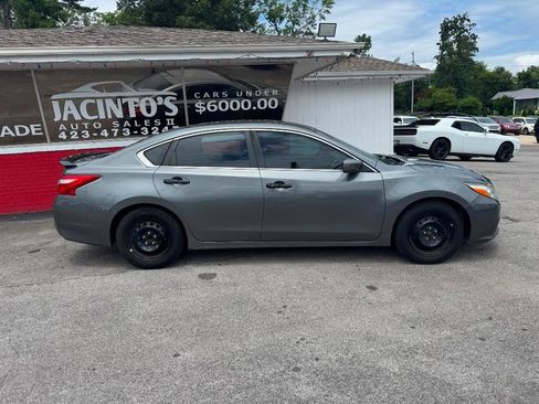 Used 2017 Nissan Altima 2.5 S w/ Power Driver Seat Package FWD image 2