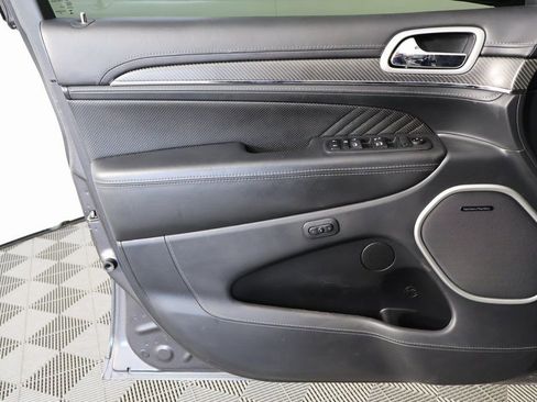Used 2019 Jeep Grand Cherokee SRT image 12