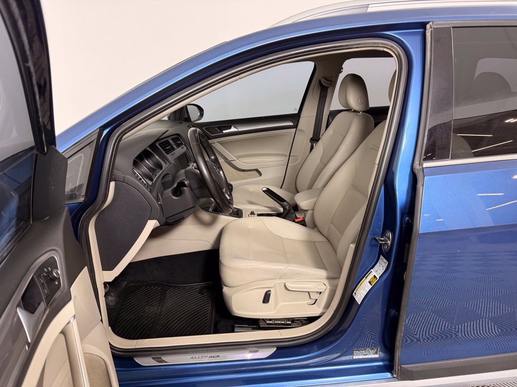 Used 2017 Volkswagen Golf Alltrack S AWD/4WD image 2