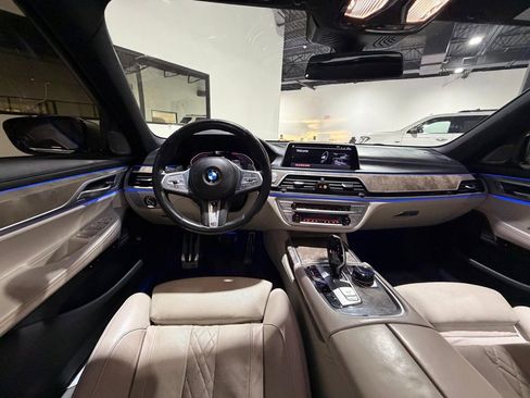 Used 2020 BMW 750i xDrive w/ Executive Package image 30