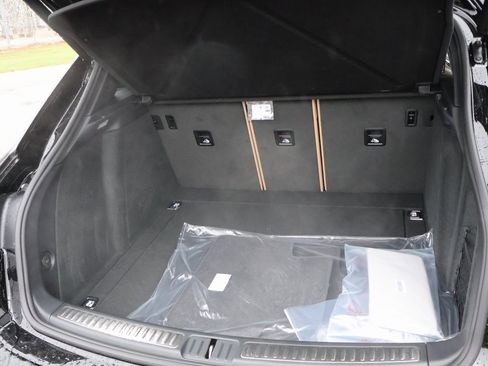 New 2026 Porsche Macan image 17