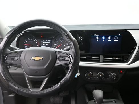 Used 2025 Chevrolet Trax LS FWD image 11