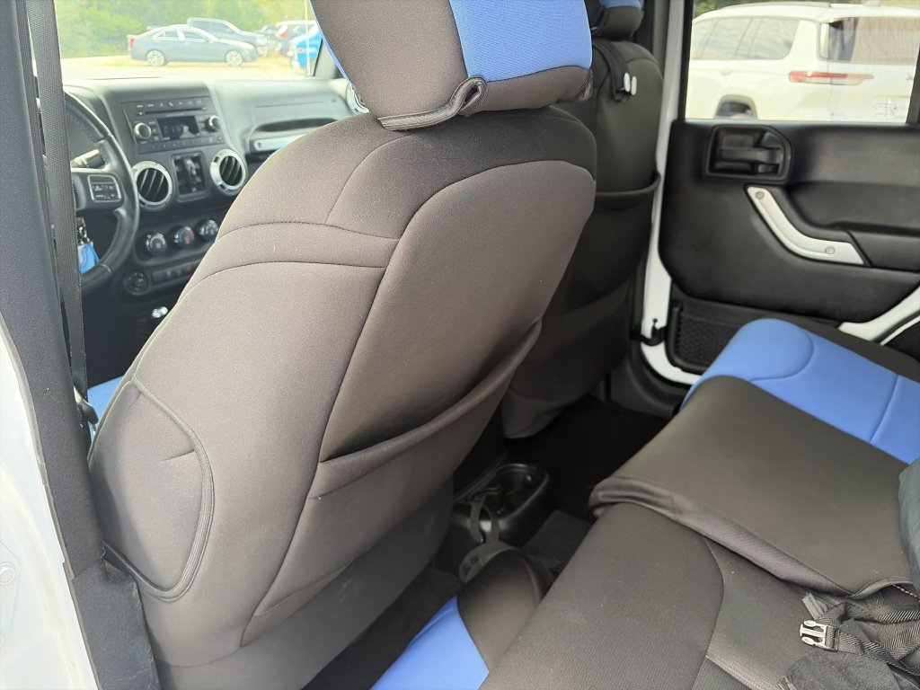 Used 2017 Jeep Wrangler Unlimited Sahara w/ Connectivity Group AWD/4WD image 27