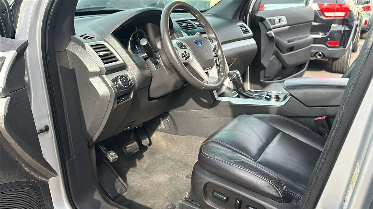 Used 2014 Ford Explorer XLT w/ Equipment Group 202A AWD/4WD image 23