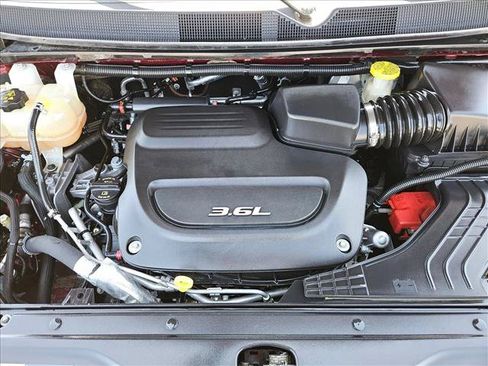 Used 2017 Chrysler Pacifica Touring-L FWD image 27