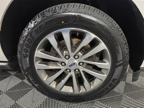 Used 2018 Ford Expedition Max Limited w/ Equipment Group 301A image 9