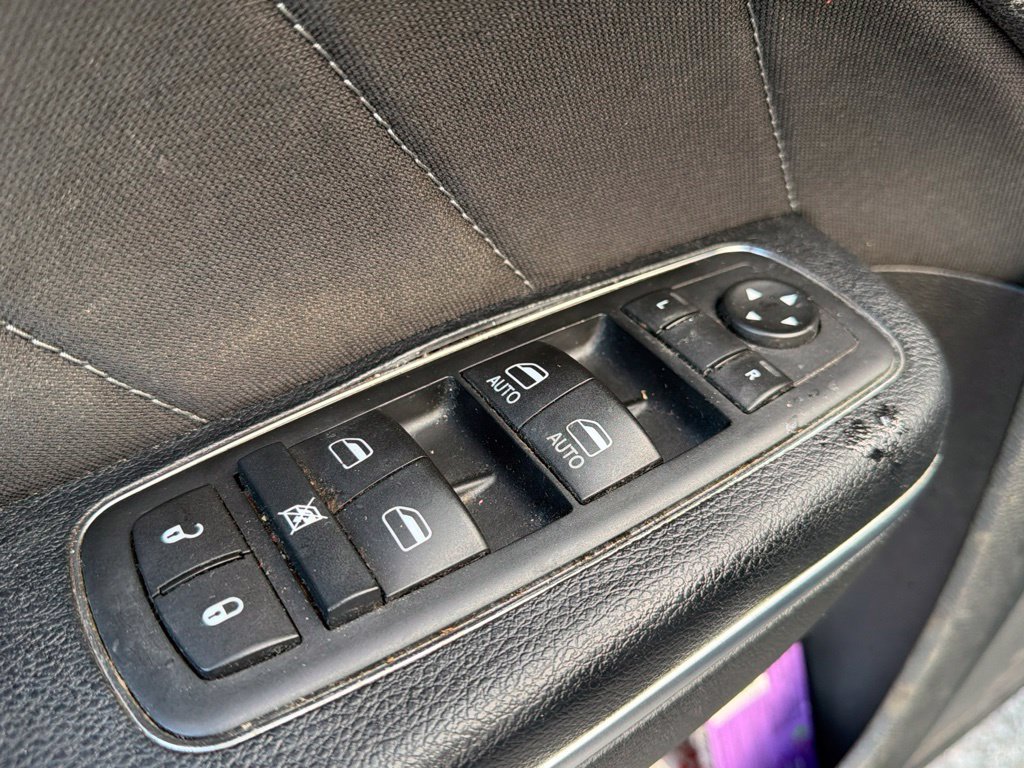 Used 2015 Dodge Charger R/T RWD image 12