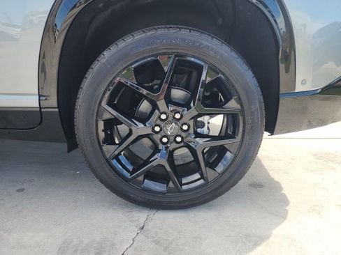 New 2026 Chevrolet Traverse RS w/ LPO, Floor Liner Package FWD image 21