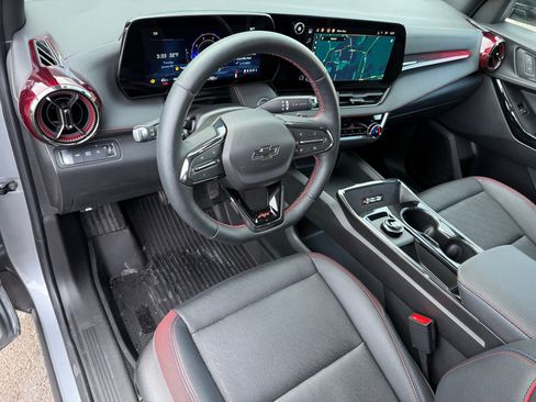 Used 2025 Chevrolet Equinox RS image 12