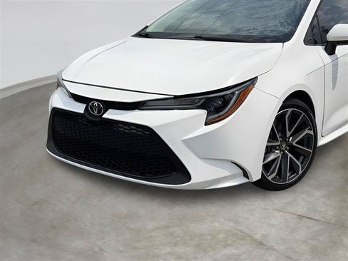 Used 2020 Toyota Corolla LE FWD image 4