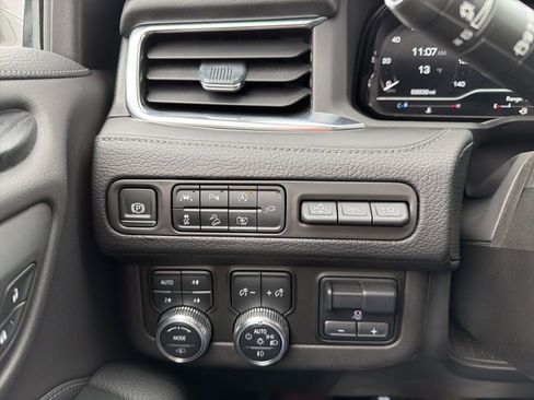 Certified 2022 GMC Yukon XL Denali w/ Denali Premium Package image 17