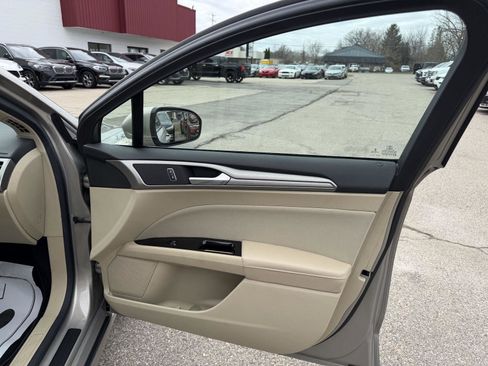 Used 2015 Ford Fusion SE image 24