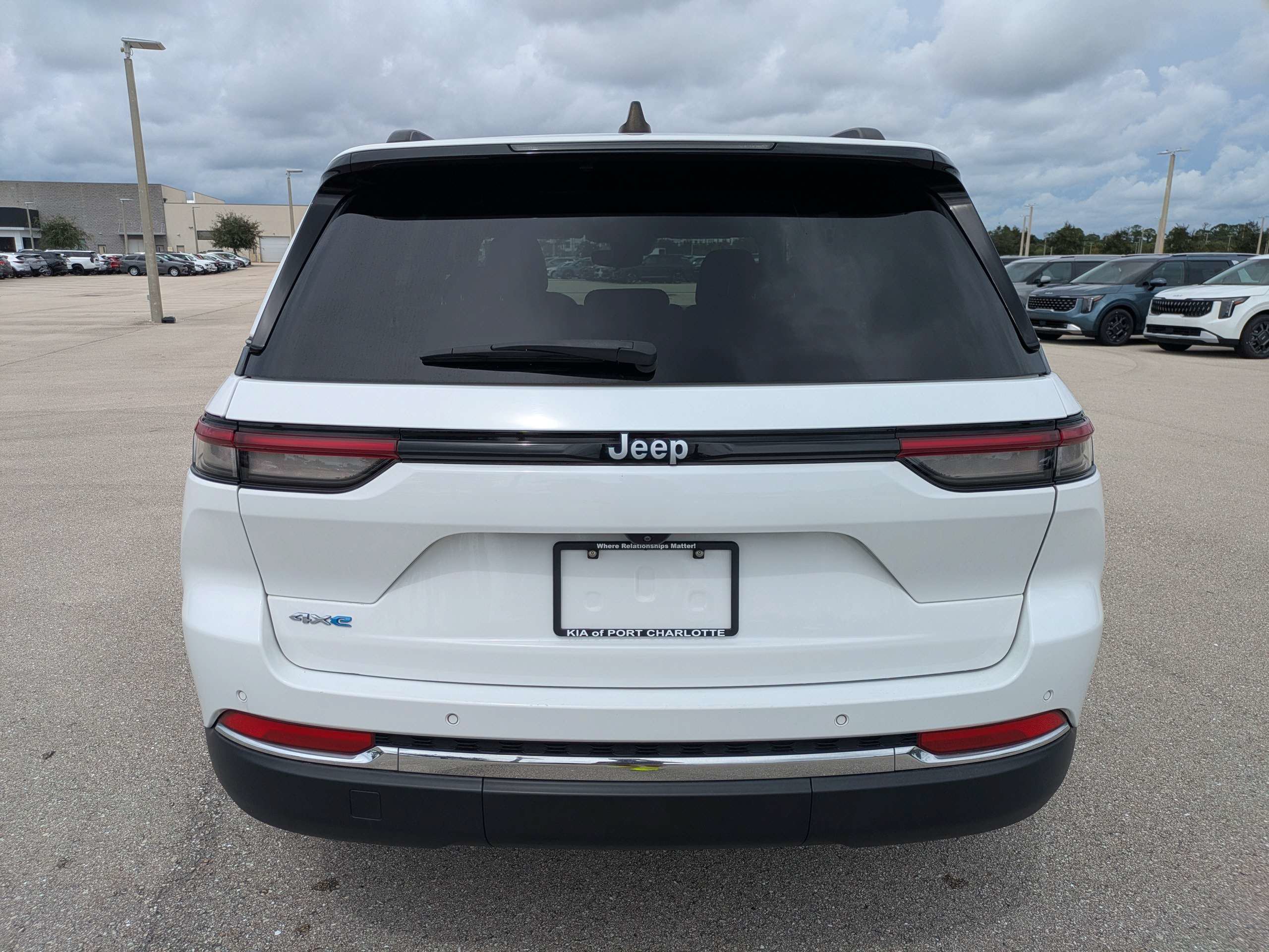 Used 2024 Jeep Grand Cherokee Limited 4xe AWD/4WD image 5