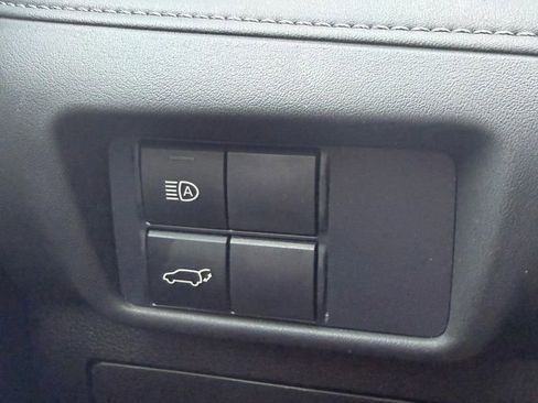 Used 2021 Toyota Highlander LE AWD/4WD image 31