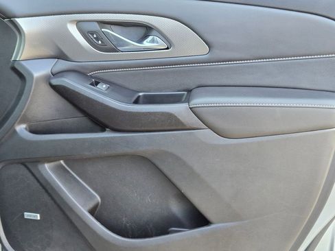 Used 2023 Chevrolet Traverse Premier image 31