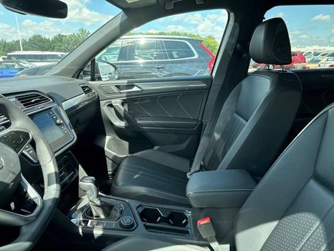 Used 2024 Volkswagen Tiguan SE R-Line AWD/4WD image 10