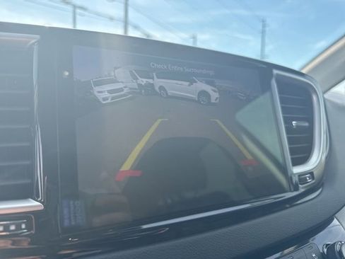 Used 2023 Chrysler Pacifica Touring-L FWD image 30
