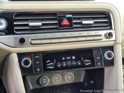 Used 2024 Genesis G70 2.5T image 22