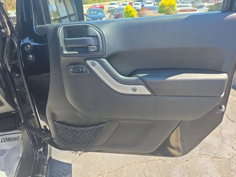 Used 2014 Jeep Wrangler Unlimited Sahara w/ Max Tow Package AWD/4WD image 14