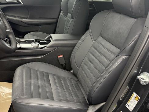 New 2025 Mitsubishi Outlander SE image 13