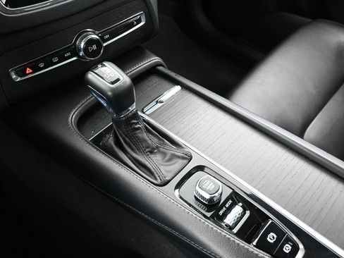 Used 2020 Volvo XC90 T5 Momentum image 23