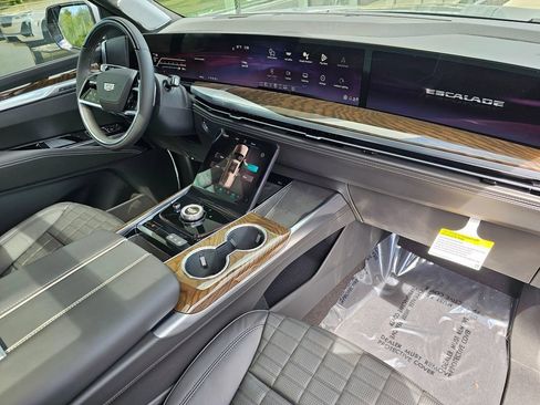 New 2026 Cadillac Escalade ESV Platinum Sport AWD/4WD image 10