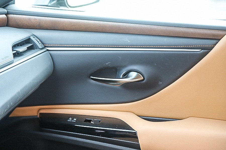 Certified 2025 Lexus ES 300h w/ Premium Package FWD image 20