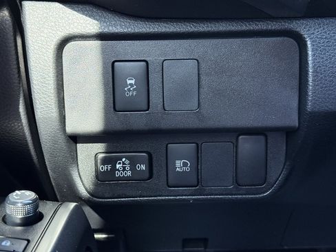 Used 2020 Toyota Tacoma SR5 image 10