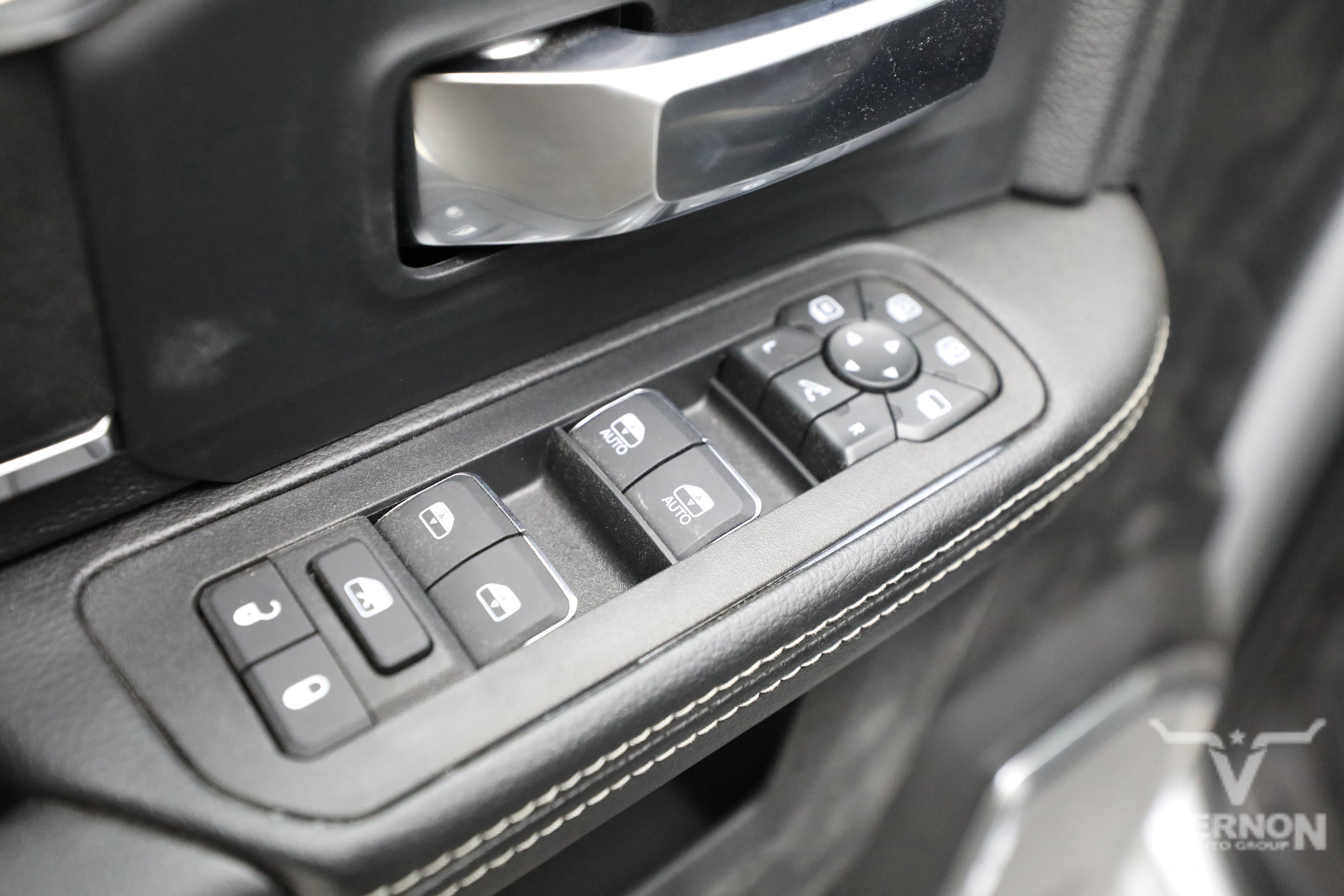 New 2026 RAM 3500 Laramie AWD/4WD image 17