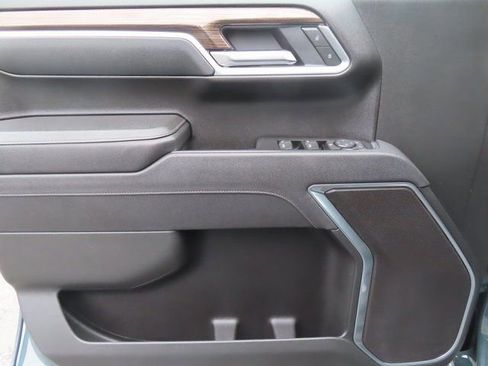 Used 2025 Chevrolet Silverado 1500 LT AWD/4WD image 11