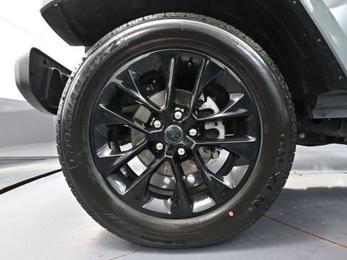 Used 2024 Jeep Wrangler Unlimited Sahara AWD/4WD image 19