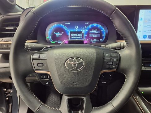 Used 2025 Toyota Crown Signia w/ Advanced Technology Package image 22
