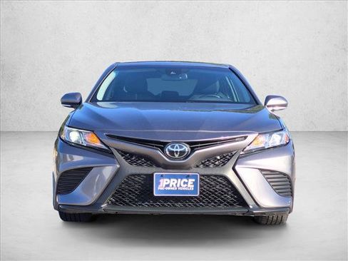 Used 2018 Toyota Camry SE w/ Convenience Package FWD image 2