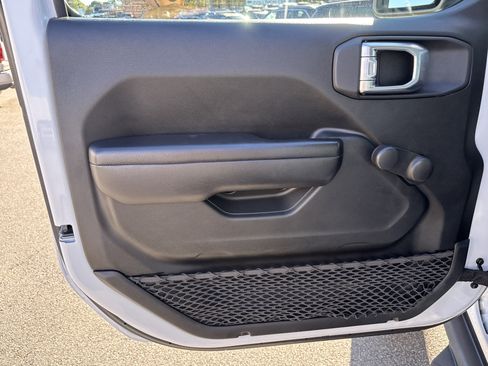 Used 2021 Jeep Gladiator Sport image 17