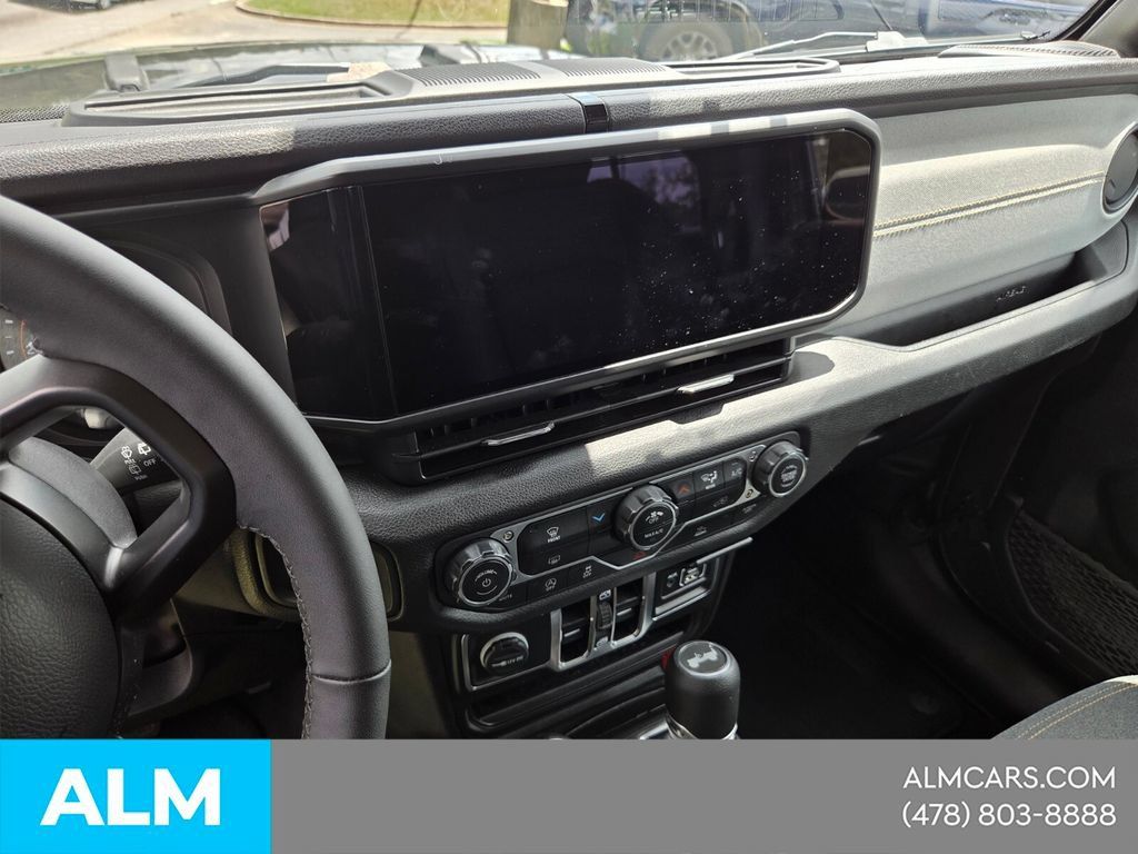 Used 2025 Jeep Wrangler Unlimited Sport AWD/4WD image 18