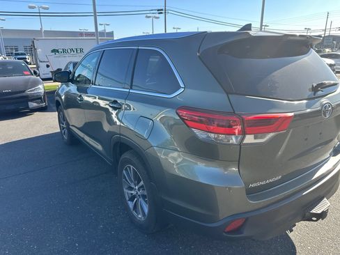 Used 2019 Toyota Highlander XLE AWD/4WD image 7