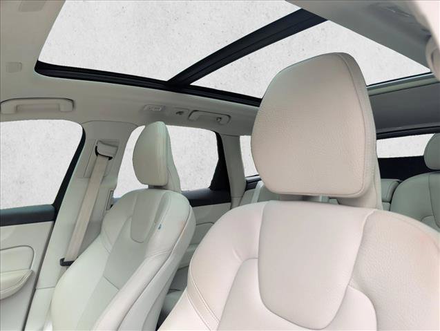 Used 2023 Volvo XC60 B5 Plus w/ Protection Package Premier FWD image 13