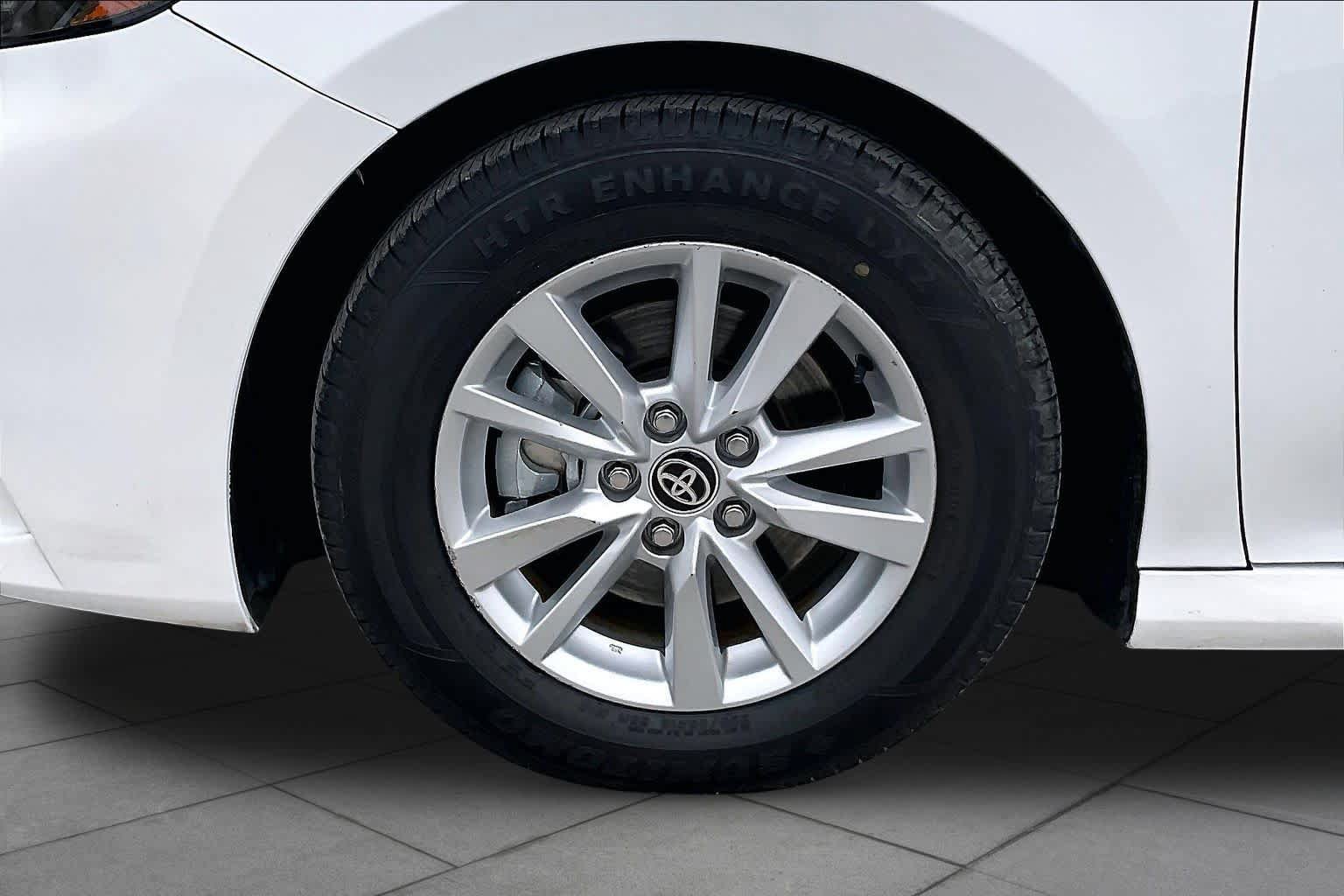 Used 2025 Toyota Camry LE w/ Convenience Package FWD image 11
